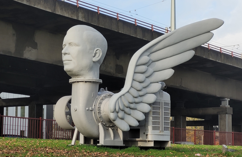 marchall the sphinx of arnhem, john frost bridge.